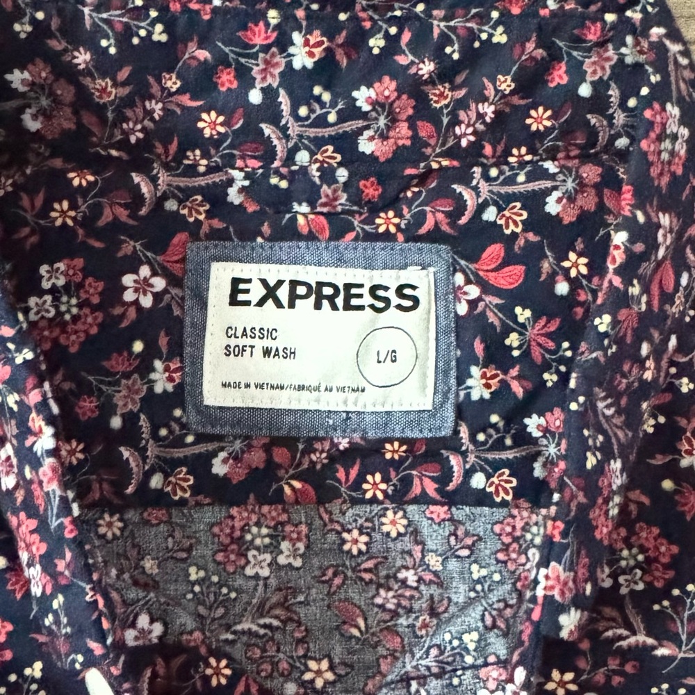 EXPRESS Men's Navy Floral Button Down Long Sleeve
Shirt size Large (NWT) - Picture 8 of 11